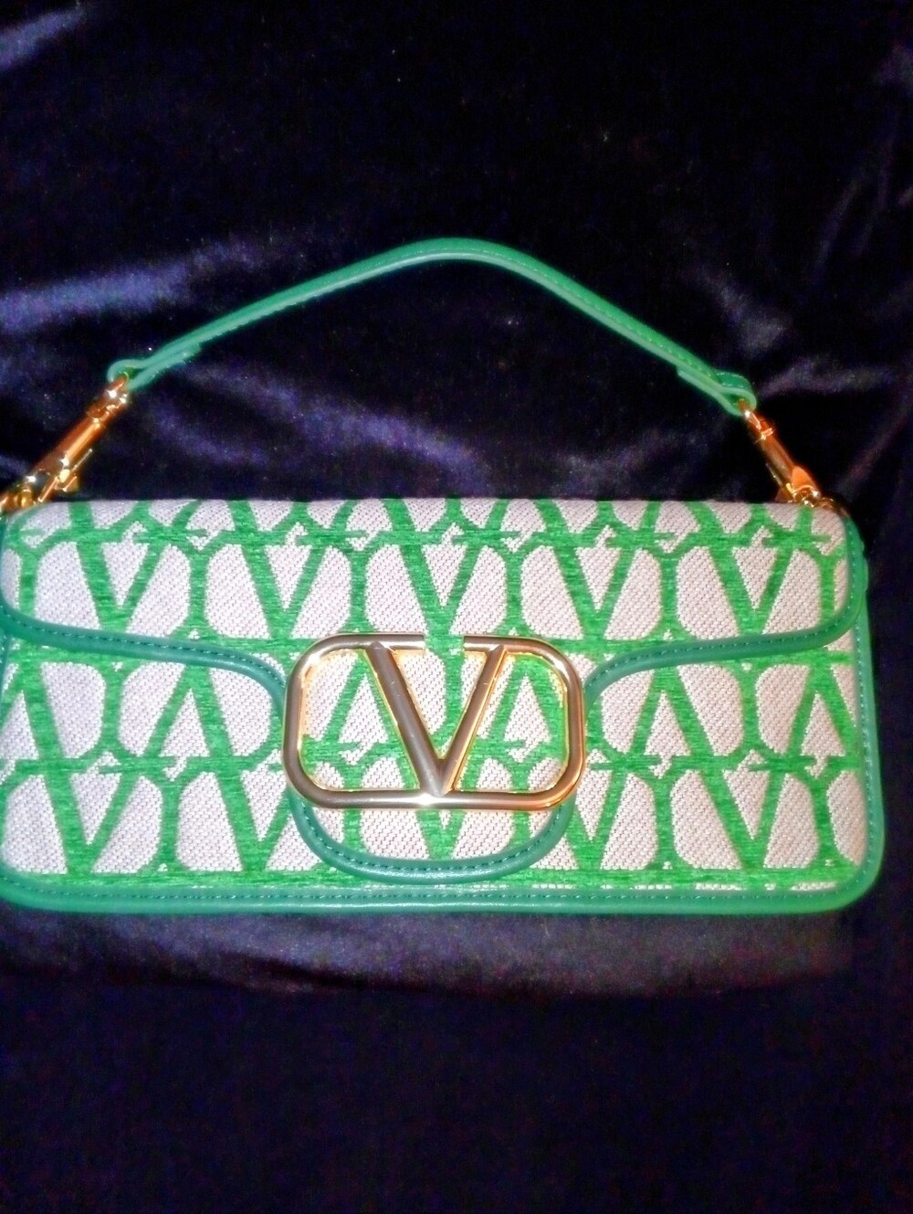 💚GREEN V LOGO SHOULDER BAG💚